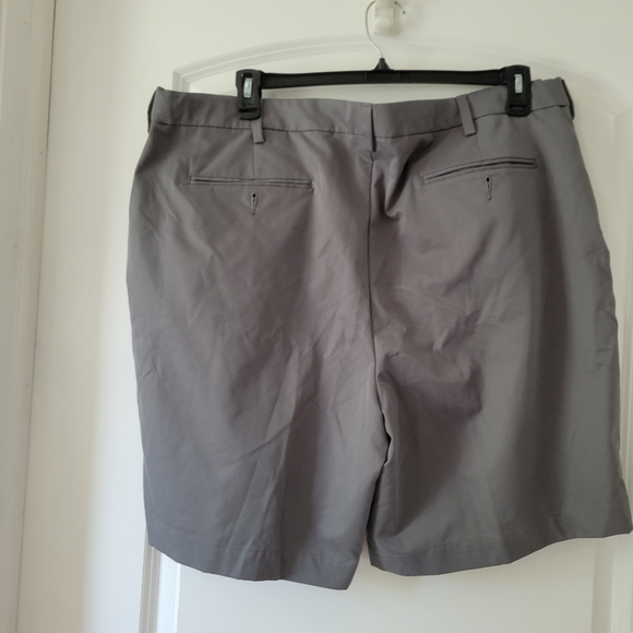Croft & Barrow Men's Charcoal Flat Front Shorts 44w 44 Waist - Picture 1 of 3